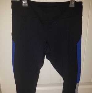 ZELLA xl extra large black and royal blue color block capri leggings